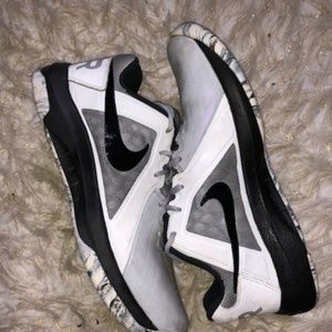 Mens Nike shoes 9.5